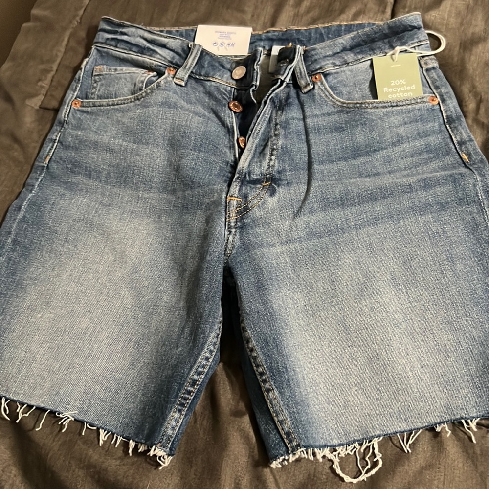 HIGH WAISTED BERMUDA SHORTS